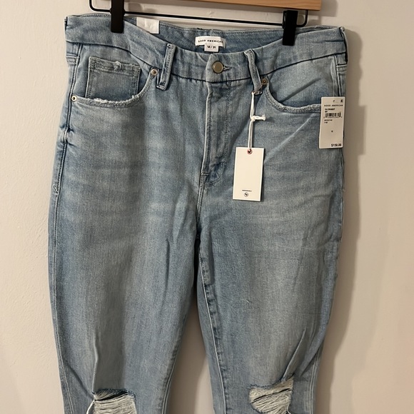 •GOOD AMERICAN • GOOD LEGS CROP RAW HEM Jeans - Picture 11 of 15